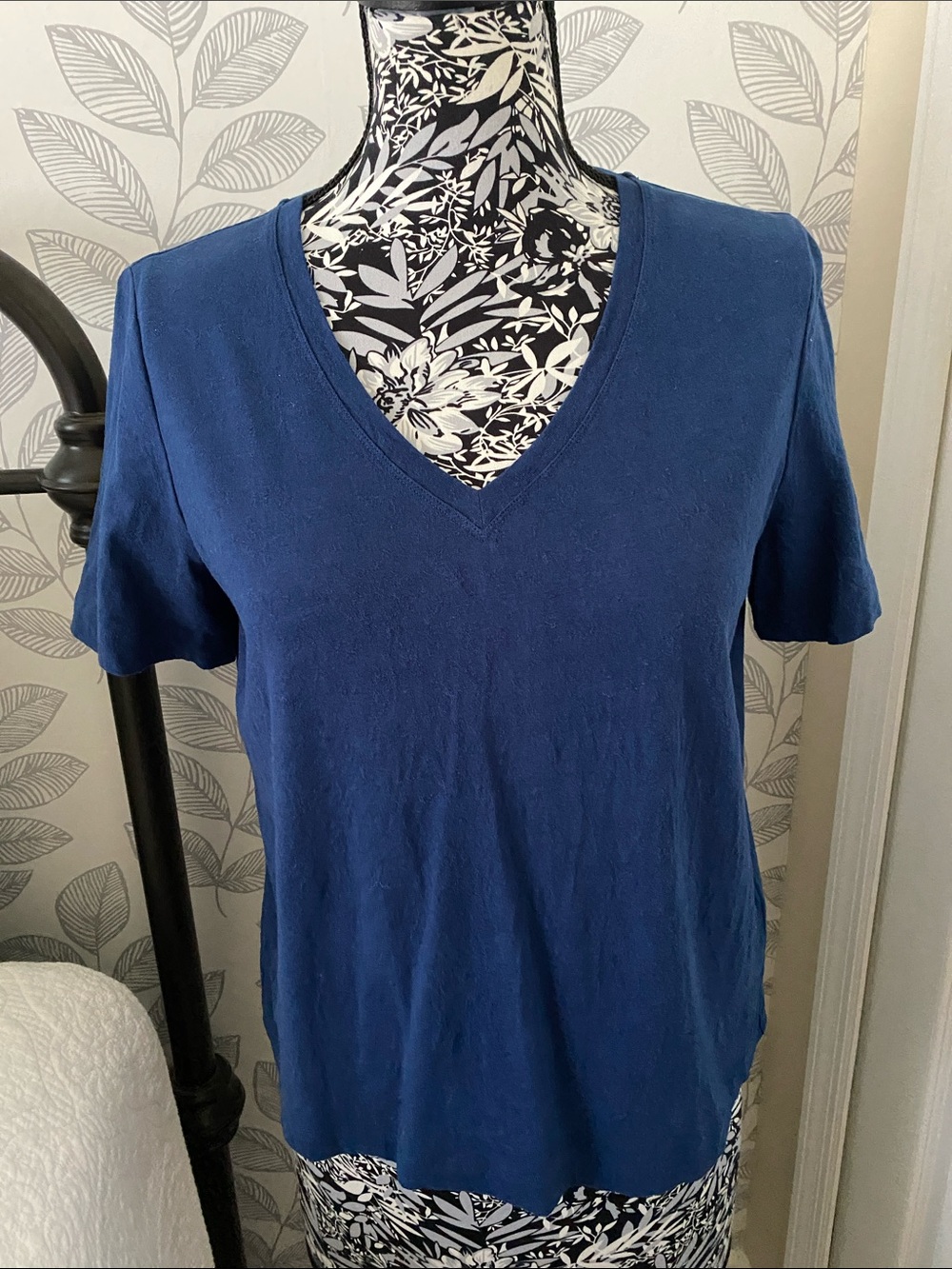 Lafayette 148 New York V-Neck T-Shirt size M in blue
